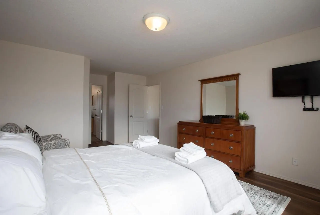 Elegant 6 Bedroom House Near U Of Manitoba Winnipeg 0*,