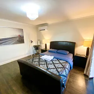 - Affordable With Smart Tv, Shared Kitchen , Montreal Canada