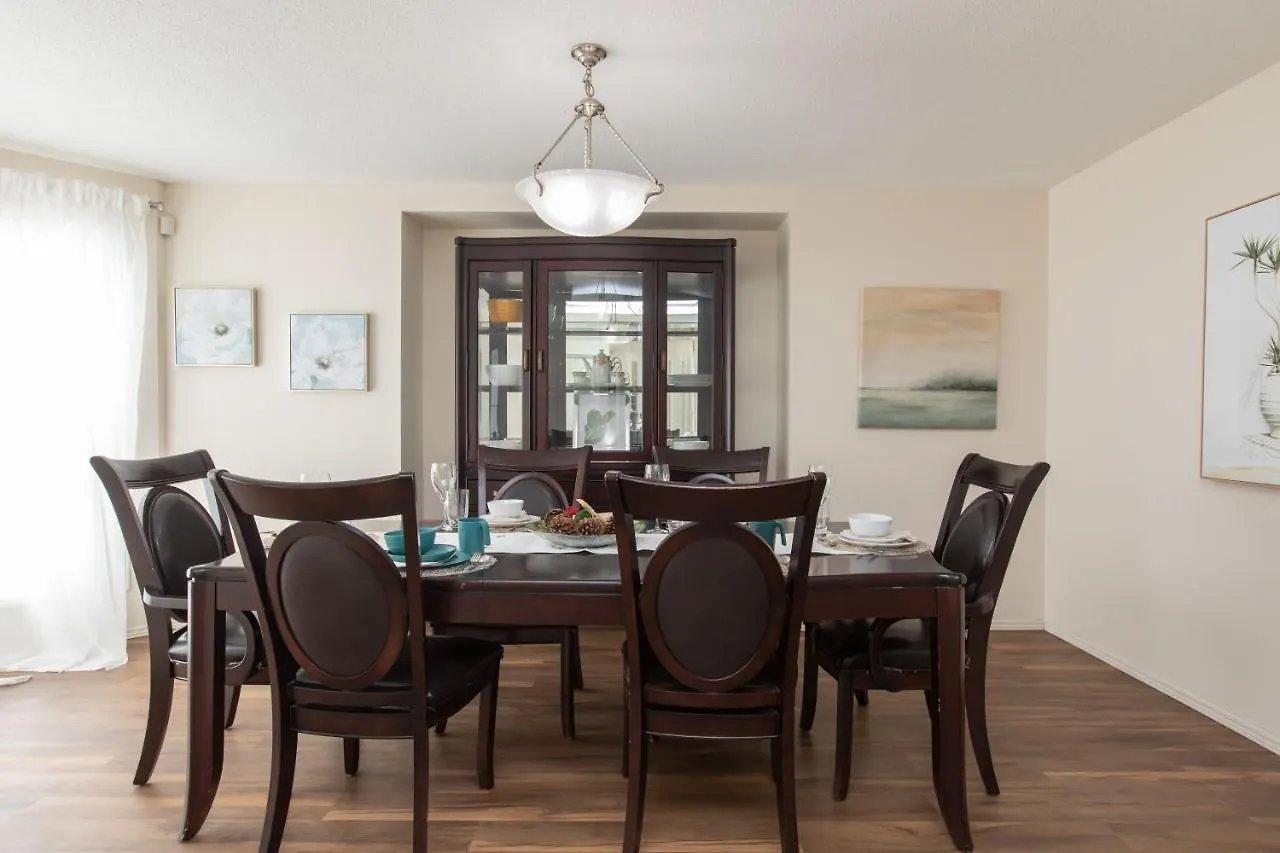 Guest house Elegant 6 Bedroom House Near U Of Manitoba Winnipeg