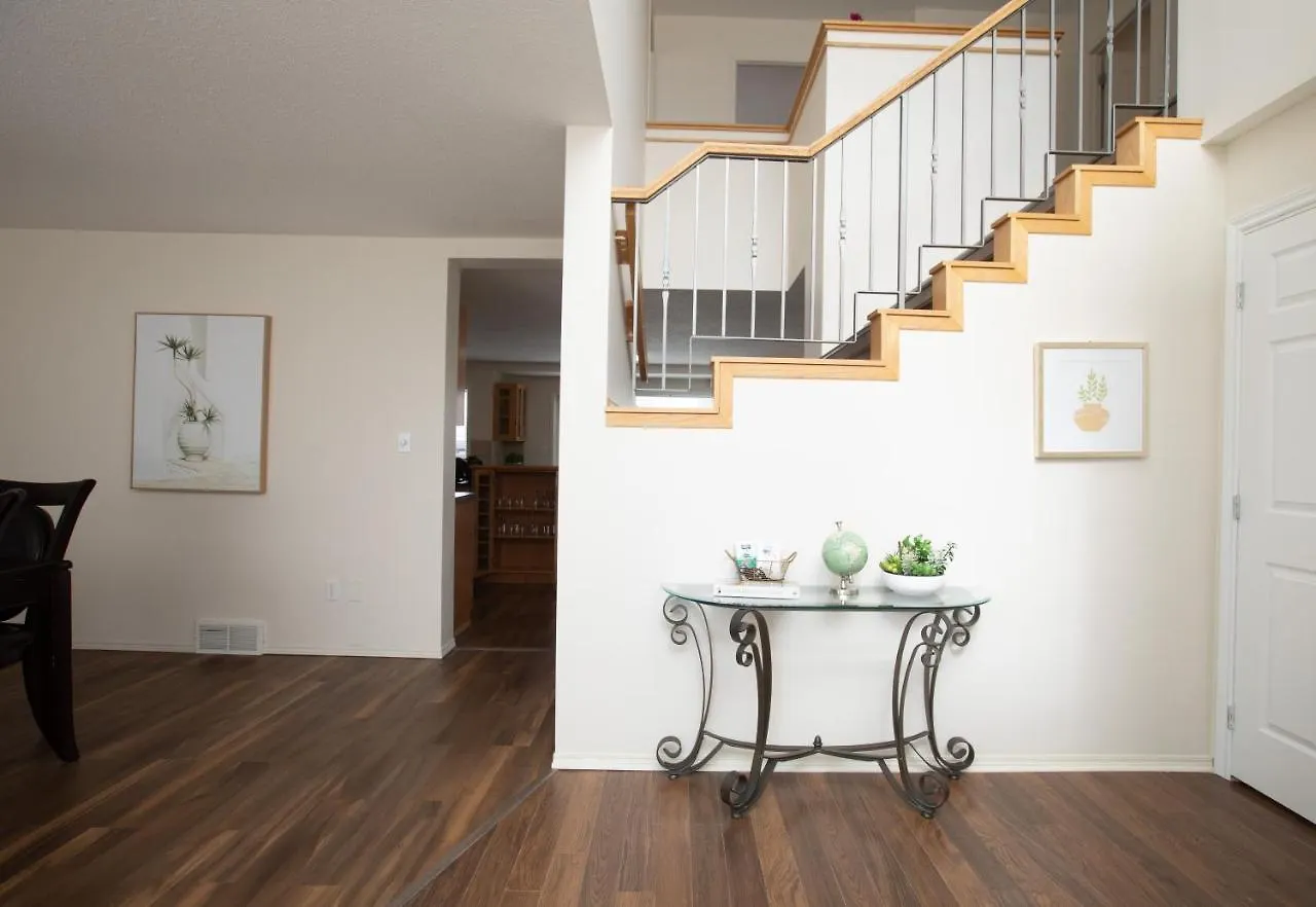 Guest house Elegant 6 Bedroom House Near U Of Manitoba Winnipeg Canada