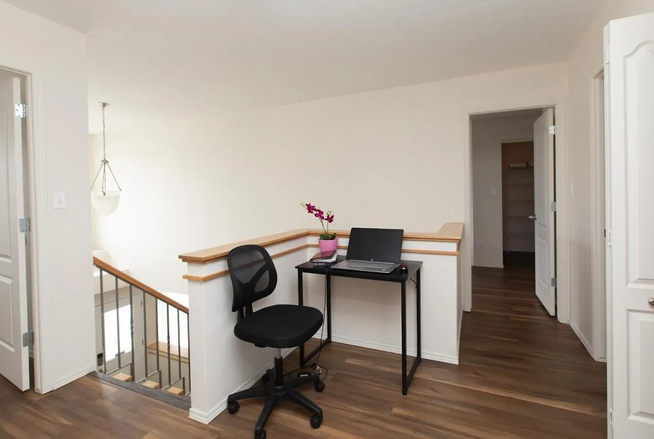Elegant 6 Bedroom House Near U Of Manitoba Winnipeg Guest house