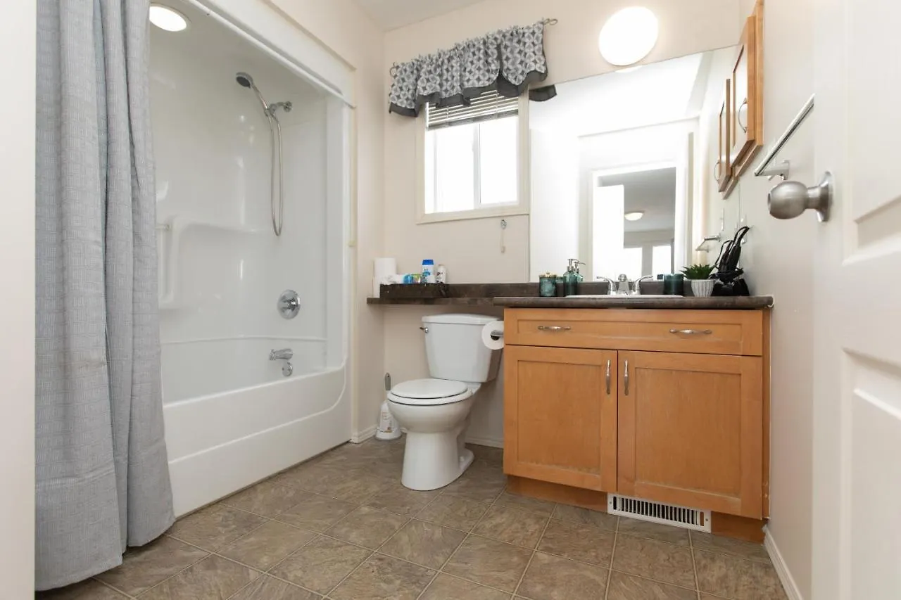 Elegant 6 Bedroom House Near U Of Manitoba Winnipeg 0*,  Canada