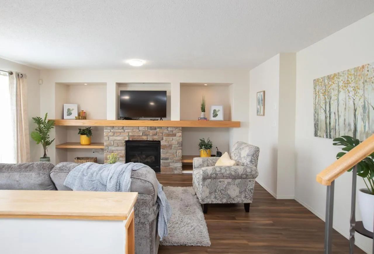 Guest house Elegant 6 Bedroom House Near U Of Manitoba Winnipeg